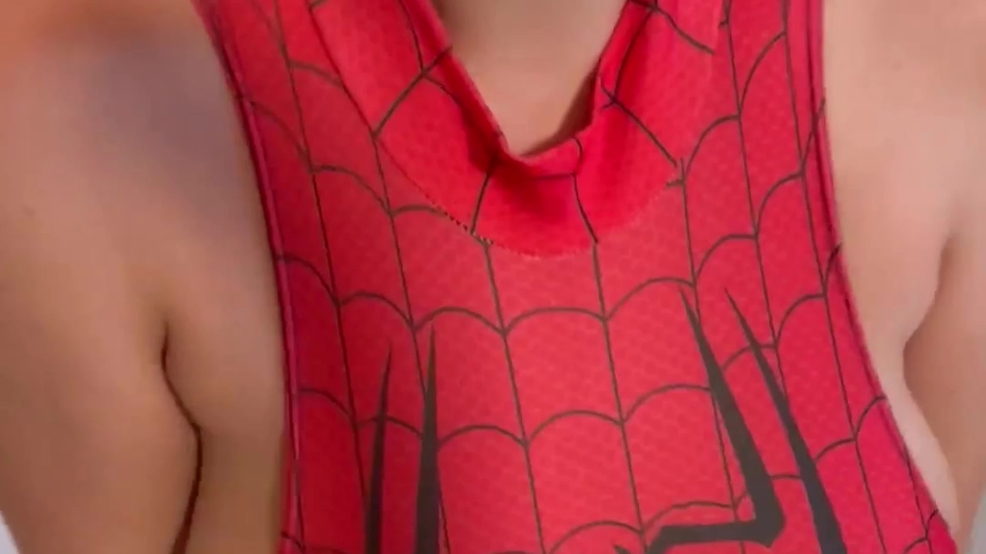 spiderman cosplay – Mady Gio slow tit reveal